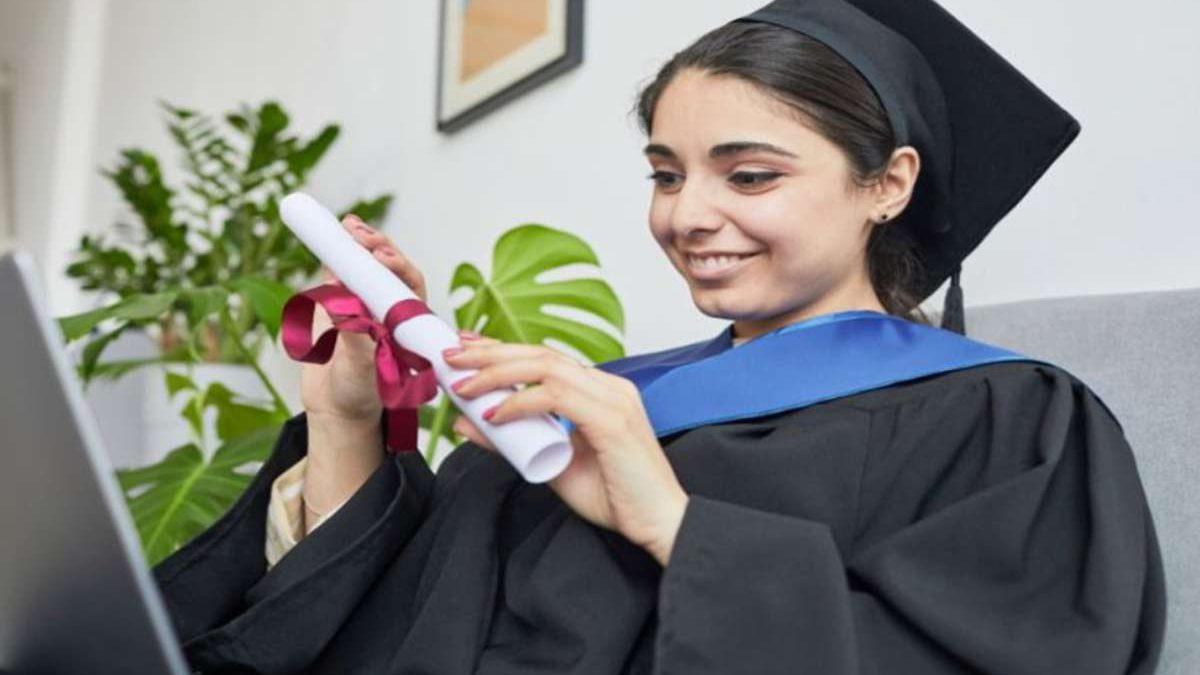 Online MCA Degree + Freelancing: How to Build a Career Beyond 9-5 Jobs